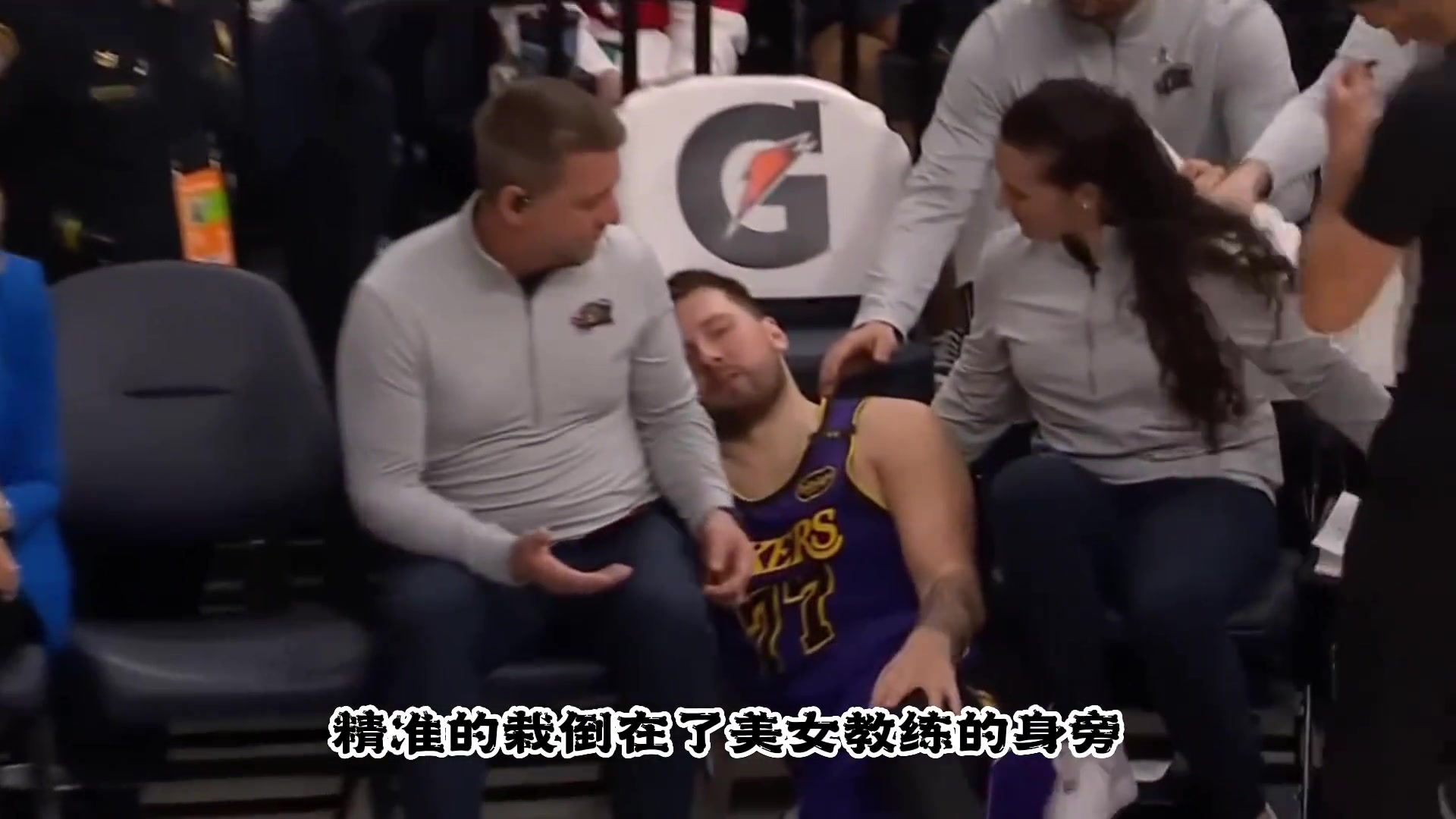 注意了！東契奇這小子又“不老實”了！數(shù)次“下手”女裁判